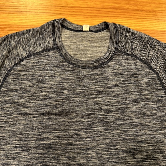 Lululemon shirt, (Large) - Picture 2 of 3